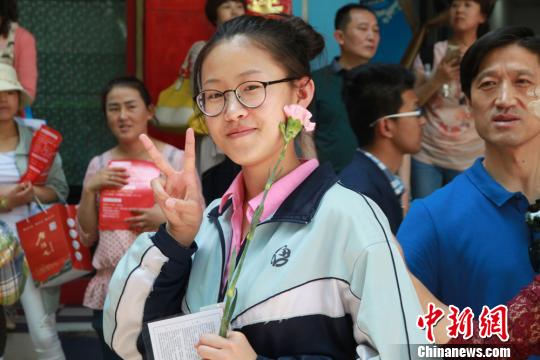 甘肃考生反映高考作文“不难写”意外侧重国学（图）