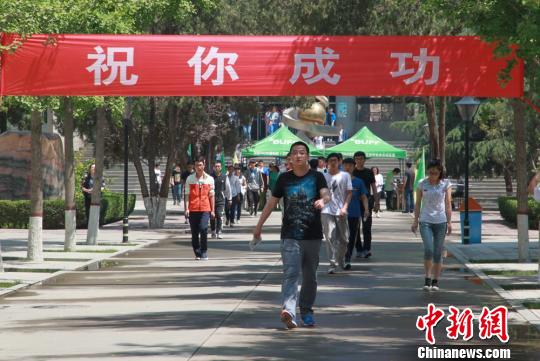 甘肃考生反映高考作文“不难写”意外侧重国学（图）